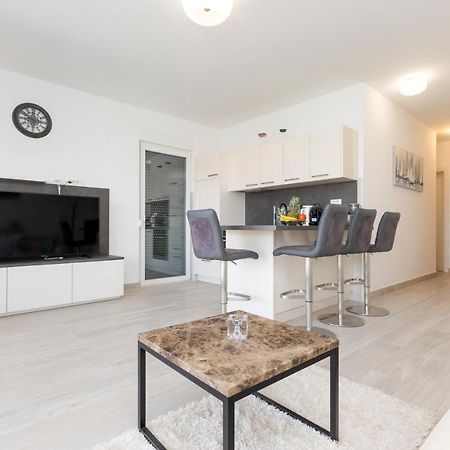 Apartments Tony มาลีโลชินจ์ ภายนอก รูปภาพ