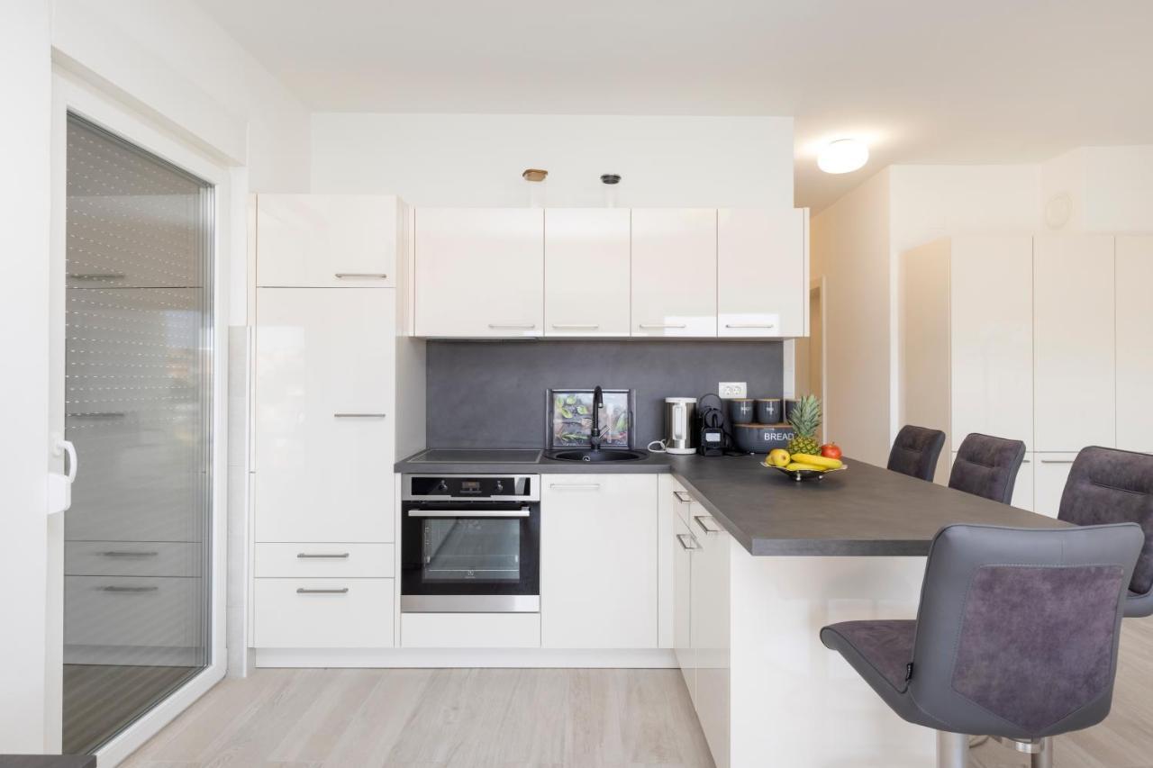 Apartments Tony มาลีโลชินจ์ ภายนอก รูปภาพ