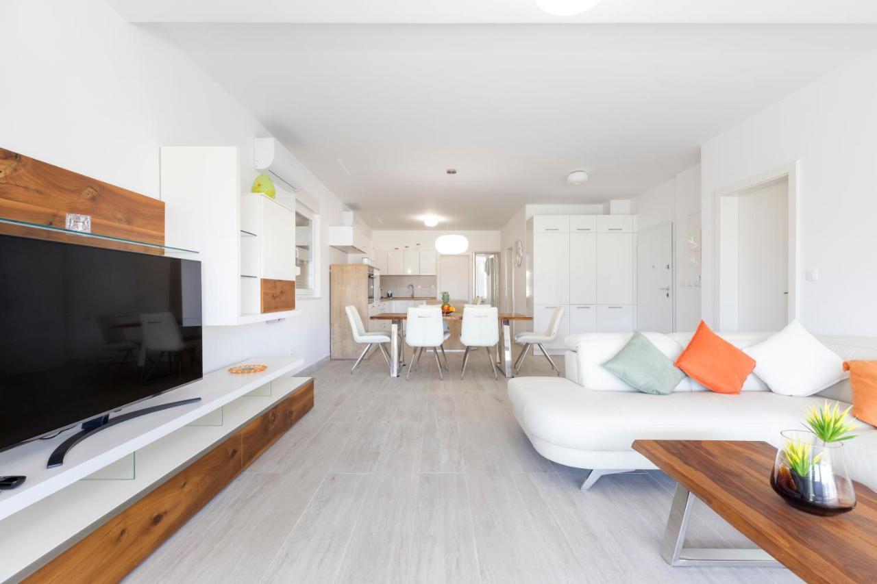 Apartments Tony มาลีโลชินจ์ ภายนอก รูปภาพ