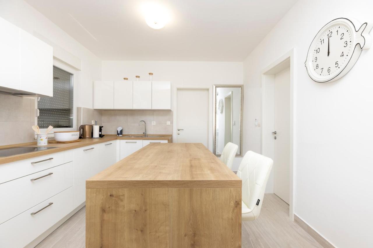 Apartments Tony มาลีโลชินจ์ ภายนอก รูปภาพ