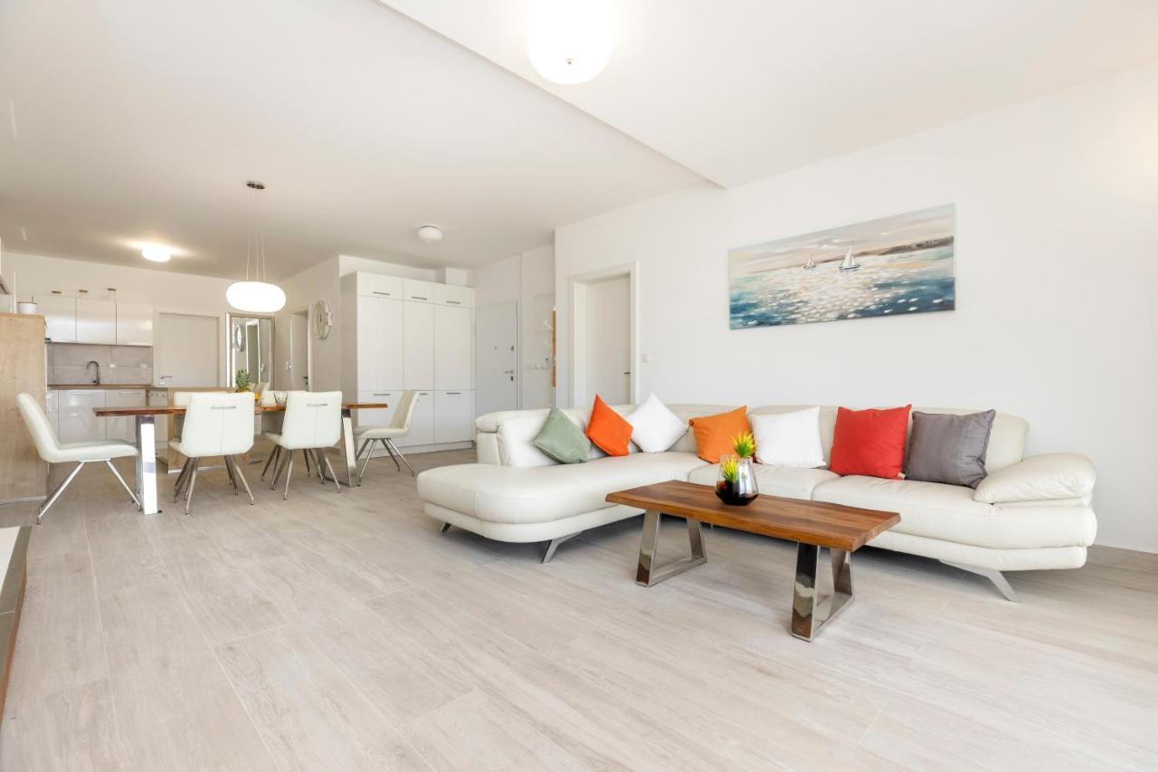 Apartments Tony มาลีโลชินจ์ ภายนอก รูปภาพ
