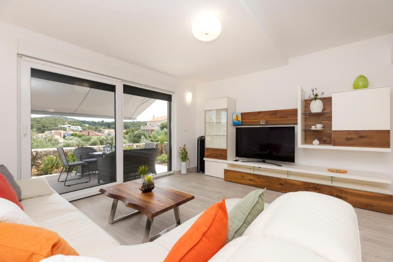 Apartments Tony มาลีโลชินจ์ ภายนอก รูปภาพ