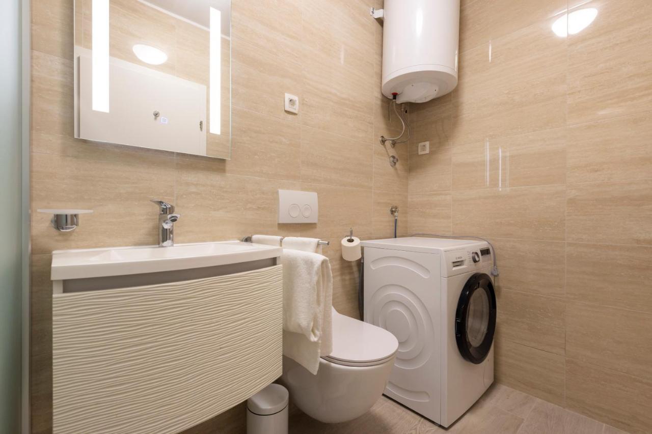 Apartments Tony มาลีโลชินจ์ ภายนอก รูปภาพ